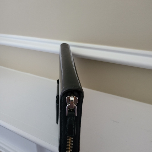 Miu Miu Black Patent Leather Zippy Wallet with Bow.. - Picture 6 of 14